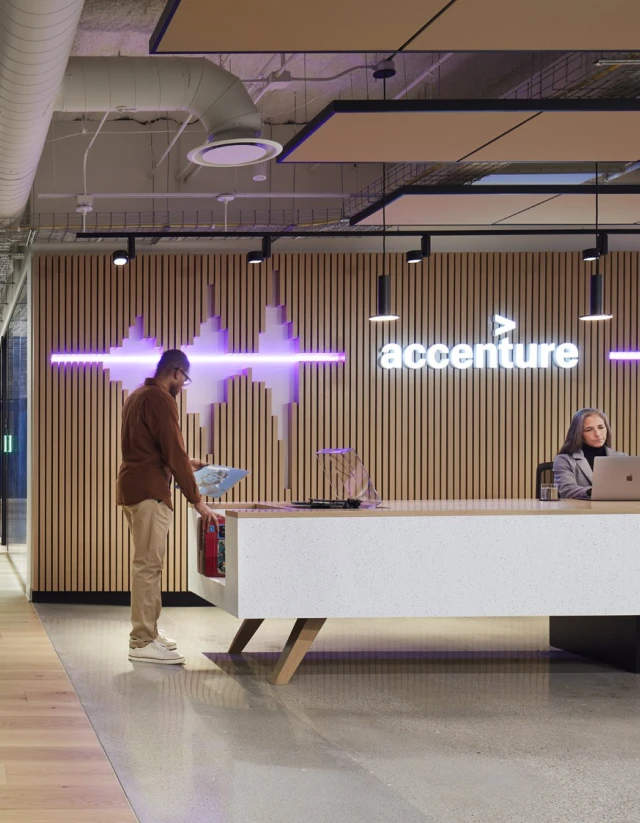 HIPCH Accenture Chicago Mc Caugherty Kendall 221211 1684 011